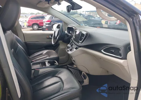 2017 Chrysler Pacifica Touring-L z USA, uszkodzony, nr VIN 2C4RC1BG5HR712293